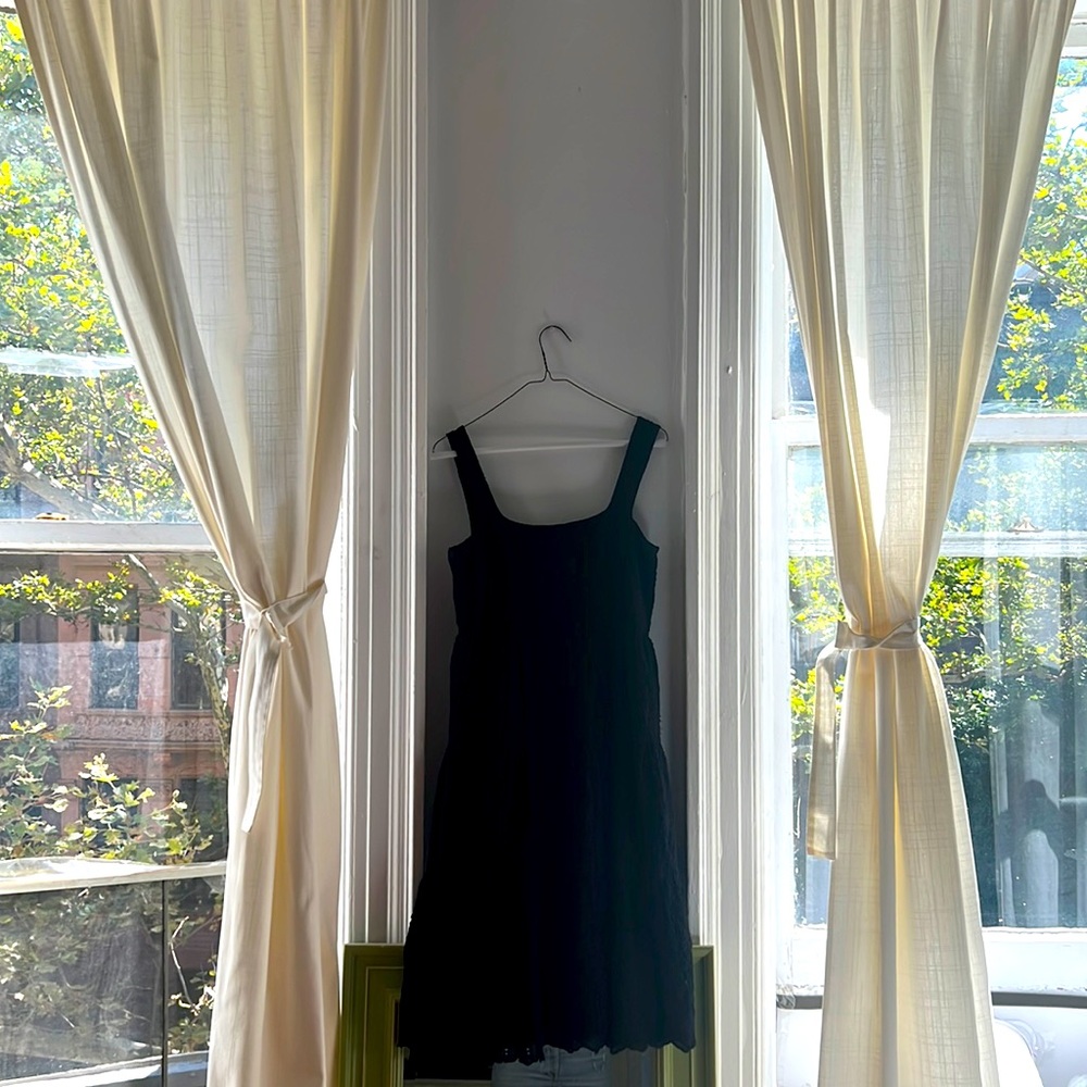 Chic knee length flower print black dress